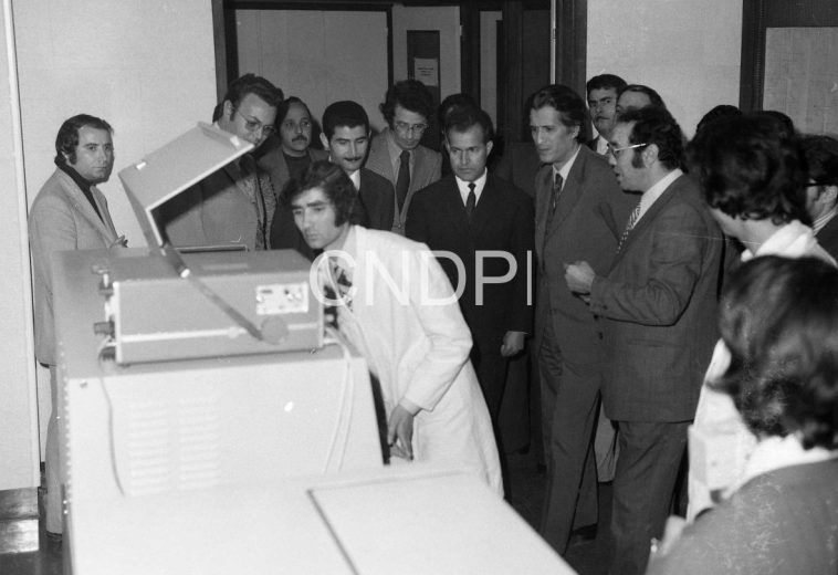 26-04-1974 Inauguration de deux appareils Press-Fax à El Moudjahid, en présence du Dr Ahmed Taleb Ibrahimi
