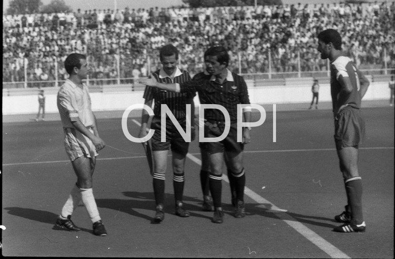 1990-Championnat national de football: Rencontre entre la  JS Kabylie et l’USM Annaba au stade de Tizi Ouzou