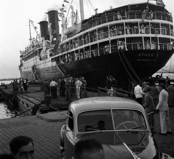 الحج إلى مكة المكرمة على متن قارب 1945